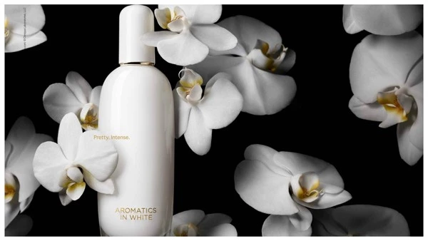 Beautistas-Clinique-parfum-Aromatics-in-white