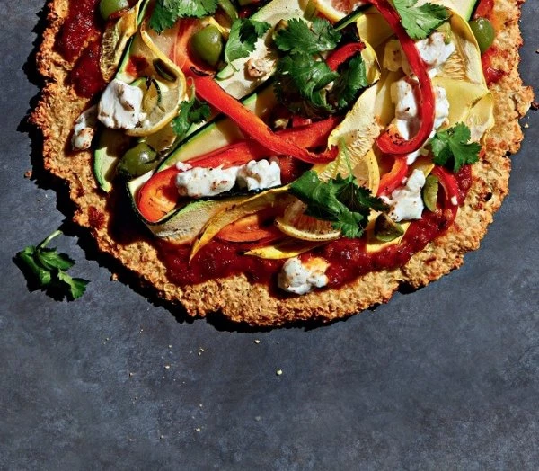 3 συνταγές για εξωτική πίτσα με σούπερ υγιεινά υλικά: Μαροκινή, με μάνγκο ή μπουράτα - εικόνα 1