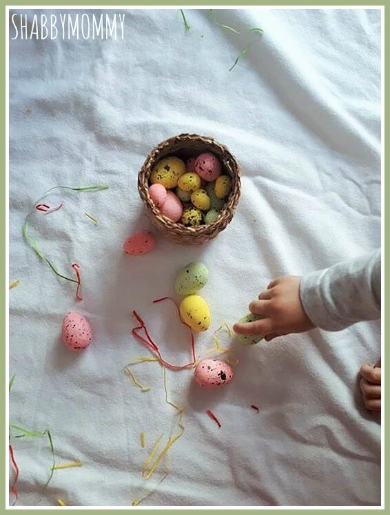 Sensory play: Ένα υπέροχο αισθητηριακό παιχνίδι για πασχαλινό κυνήγι αβγών - εικόνα 1