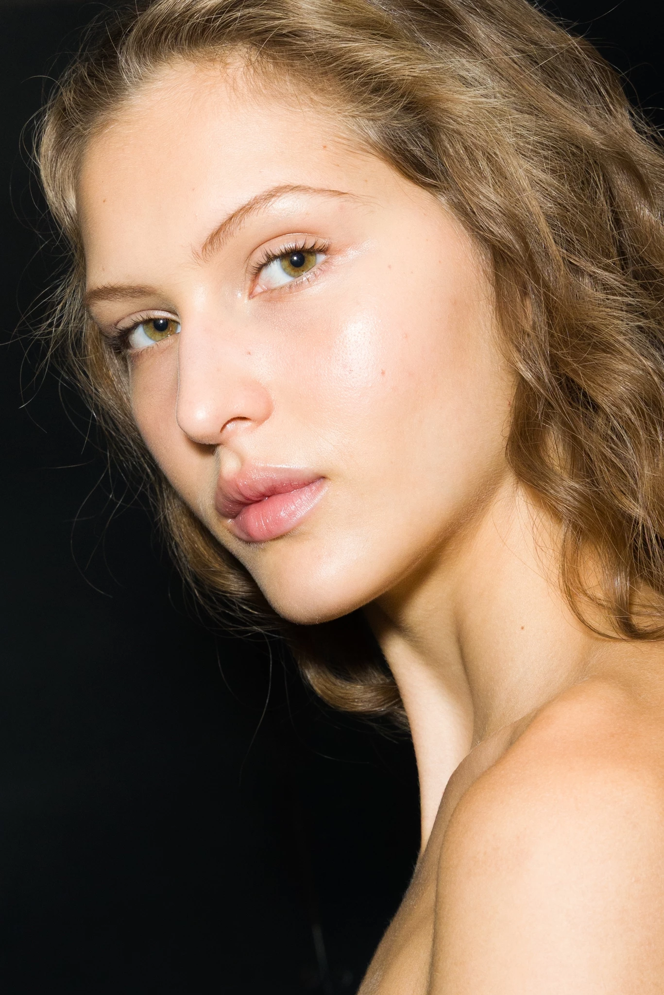 Θέλεις μακριές και πυκνές βλεφαρίδες; Αυτό είναι το φυσικό 