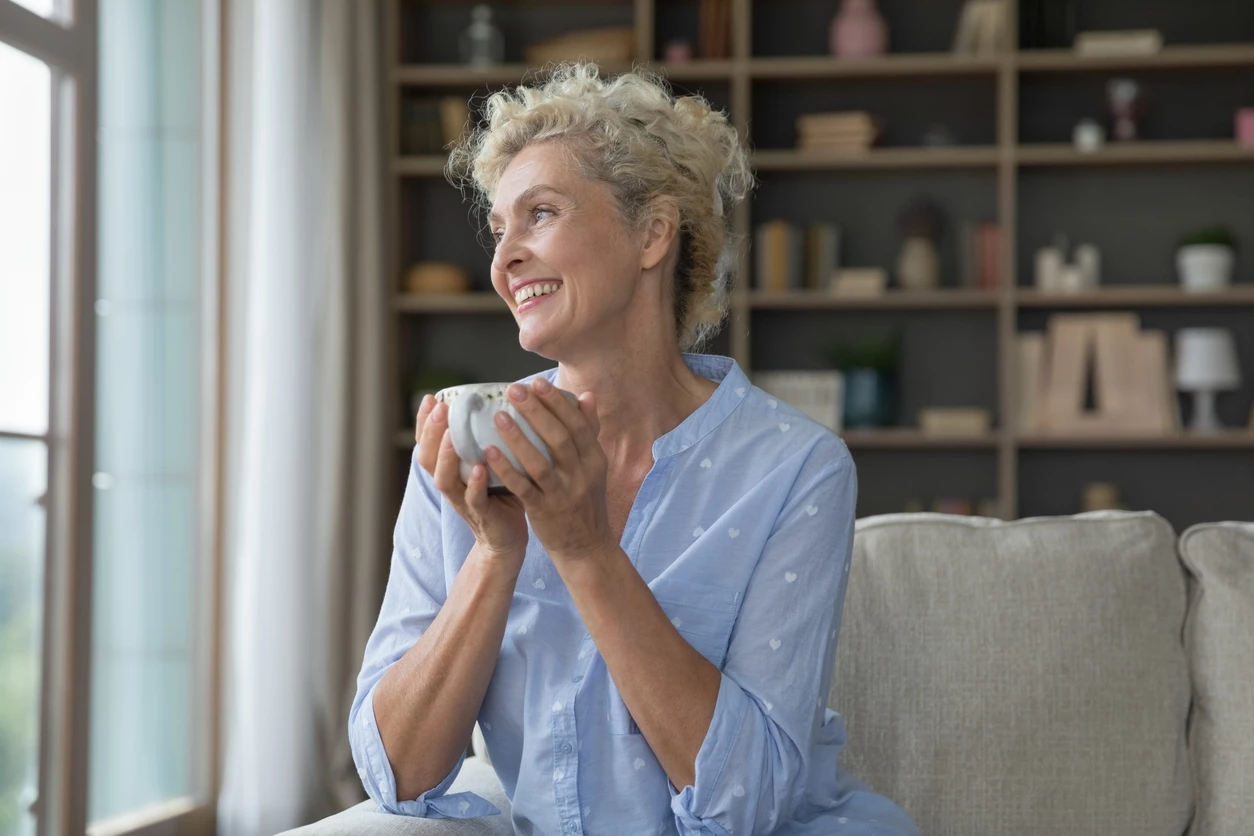 Mετά τα 60: Ποιο ρόφημα συνδέεται με καλύτερη οστική πυκνότητα;