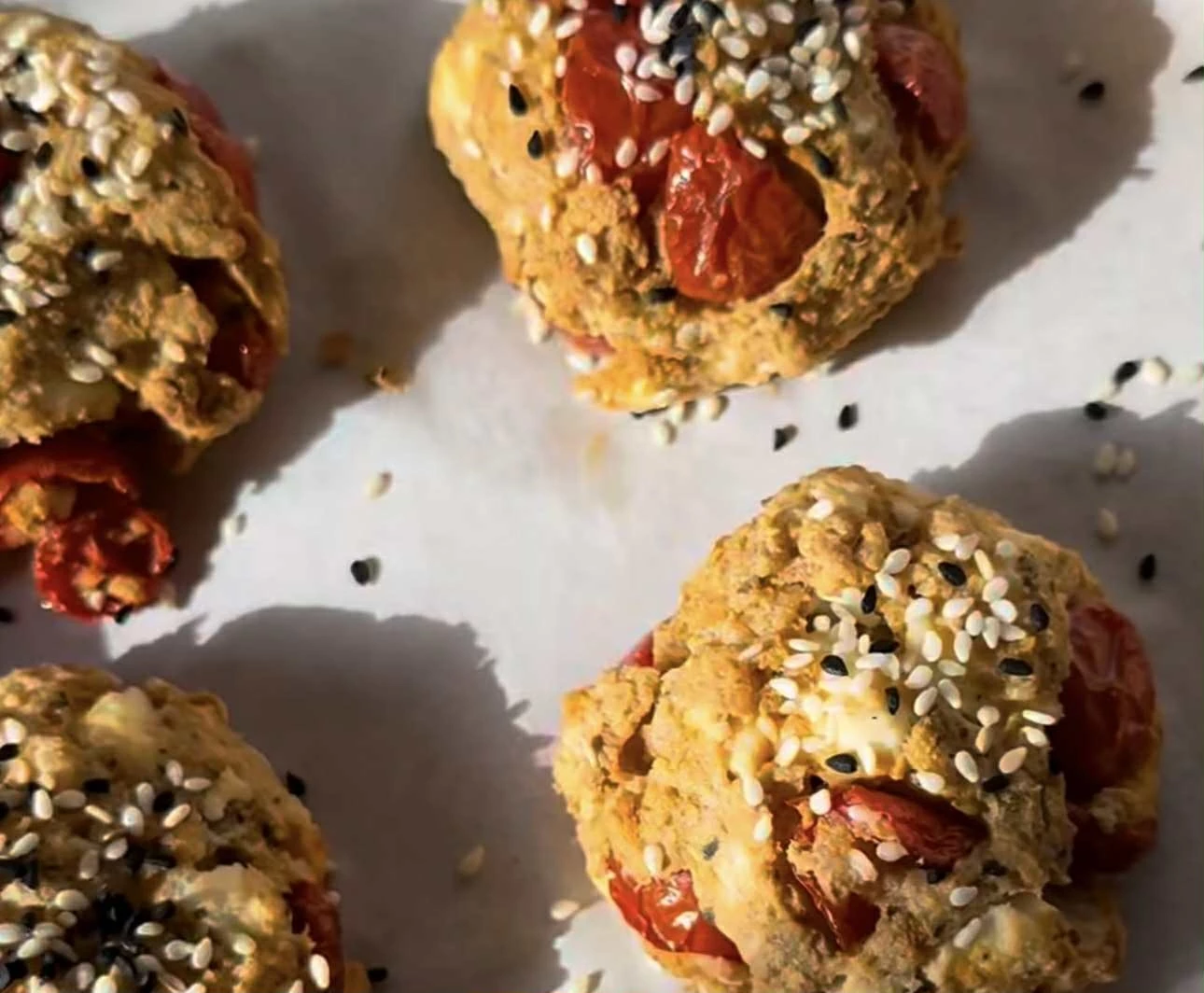 Ντοματένιες τυρομπουκιές: Το θρεπτικό σνακ που φτιάχνεται σε χρόνο ρεκόρ