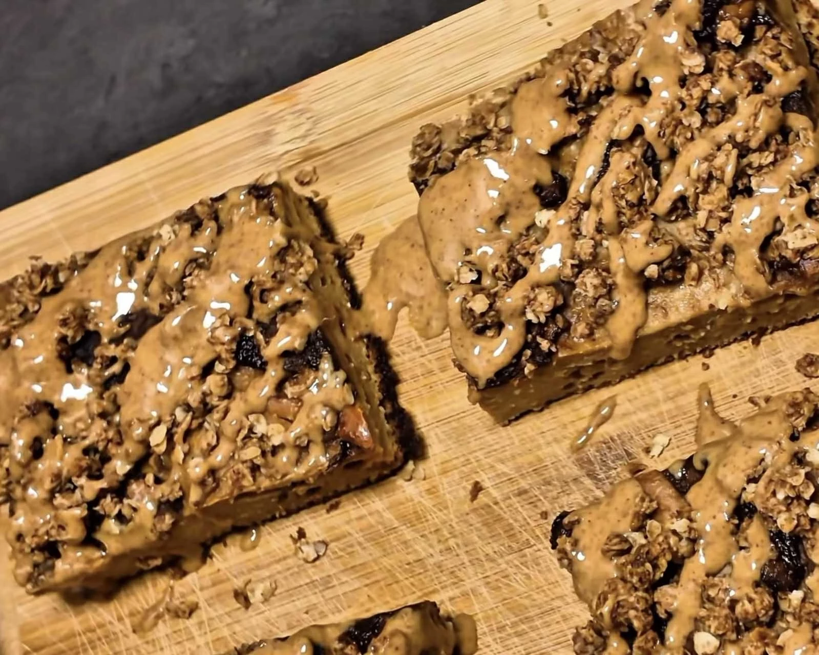 Σπιτικές μπάρες apple crumble - λαχταριστή συνταγή με λιγότερο απο 200 kcal