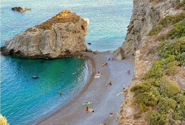 το Ιόνιο, το Αιγαίο και το Κρητικό πέλαγος συναντώνται.