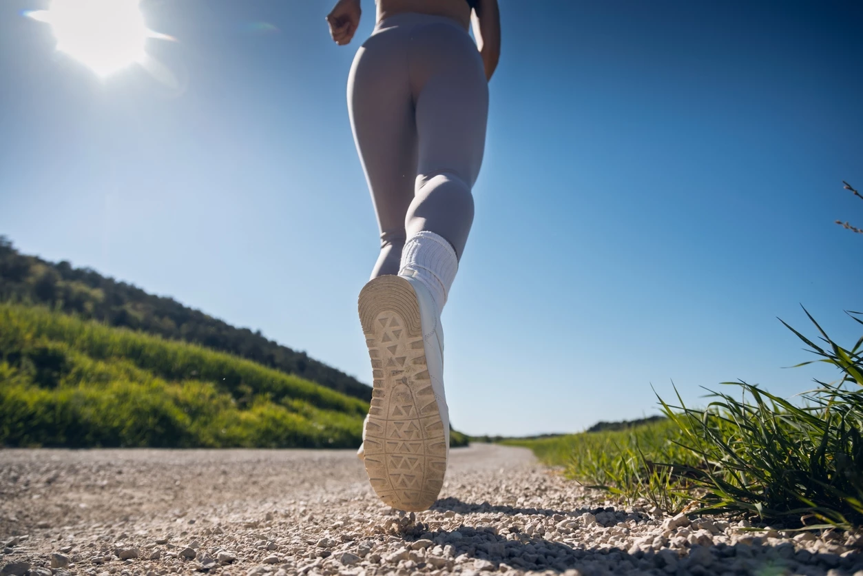 Πώς να χάσεις έως 4 κιλά σε 1 μήνα μόνο με περπάτημα: 8 τρόποι που κάνουν τη διαφορά