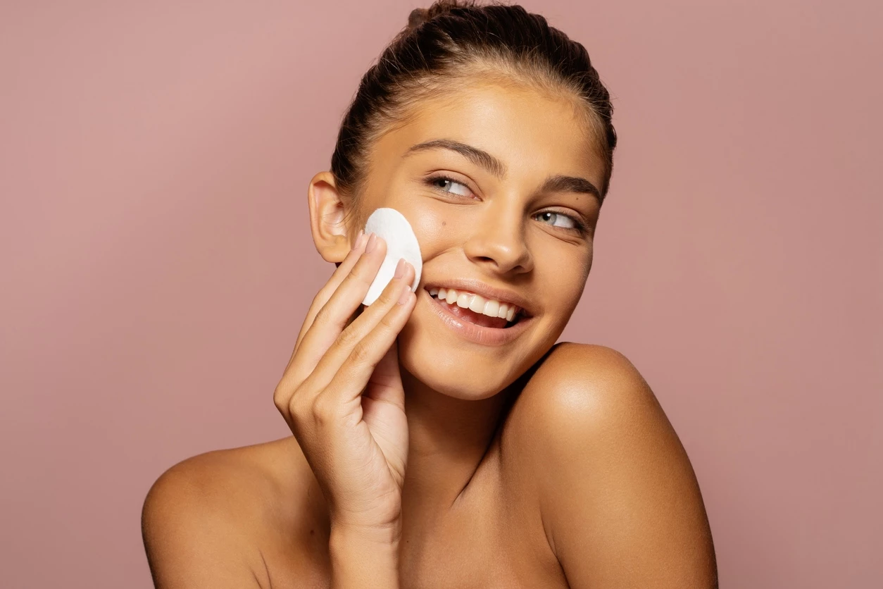 Αφαίρεσε την αδιάβροχη mascara χωρίς τρίψιμο: Το hack που κάνει τη διαφορά