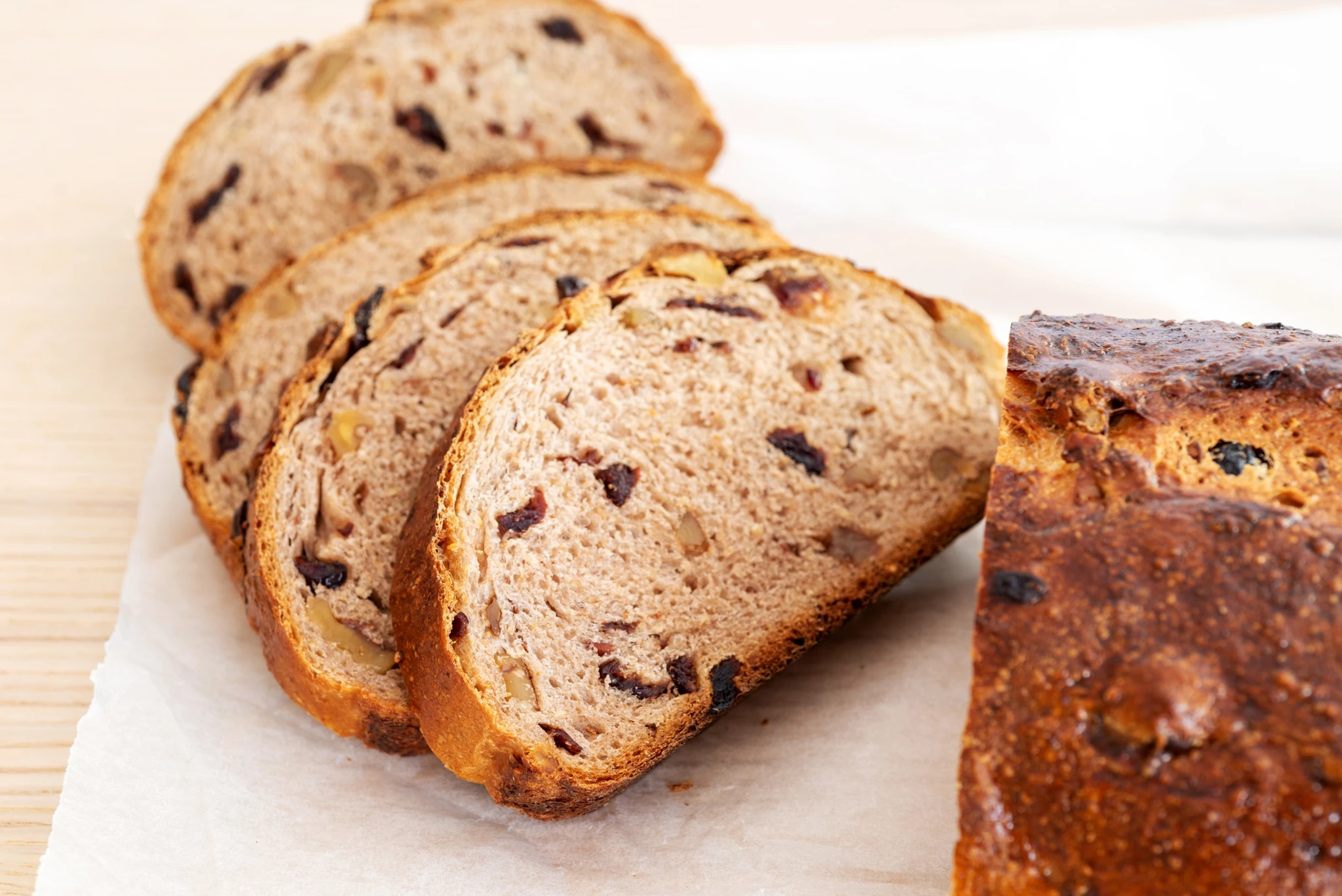 Σπιτικό ελιόψωμο: Έυκολο, τραγανό και ιδανικό για σάντουιτς