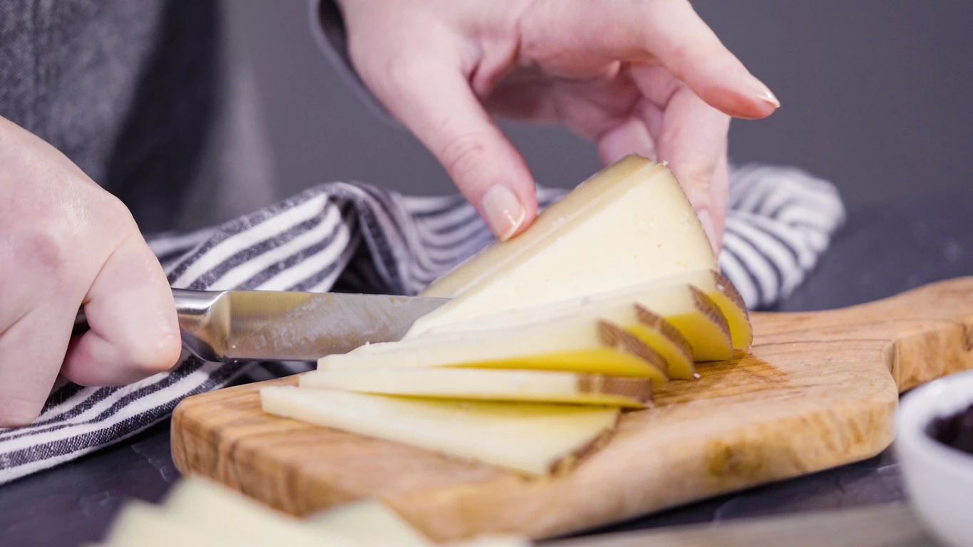 Ποια τυριά έχουν λιγότερο αλάτι; Η λίστα με τα πιο 