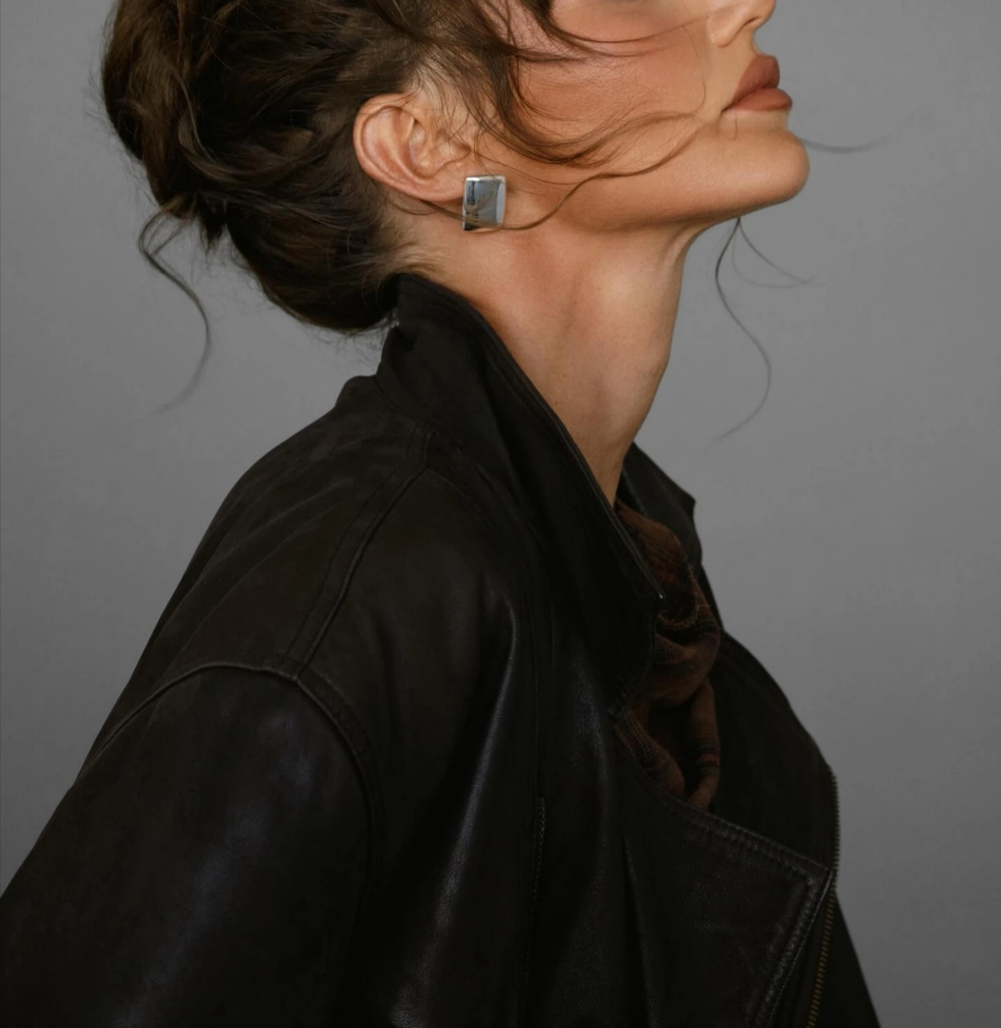 Tech Neck: Μήπως το κινητό σου σού προσθέτει χρόνια;