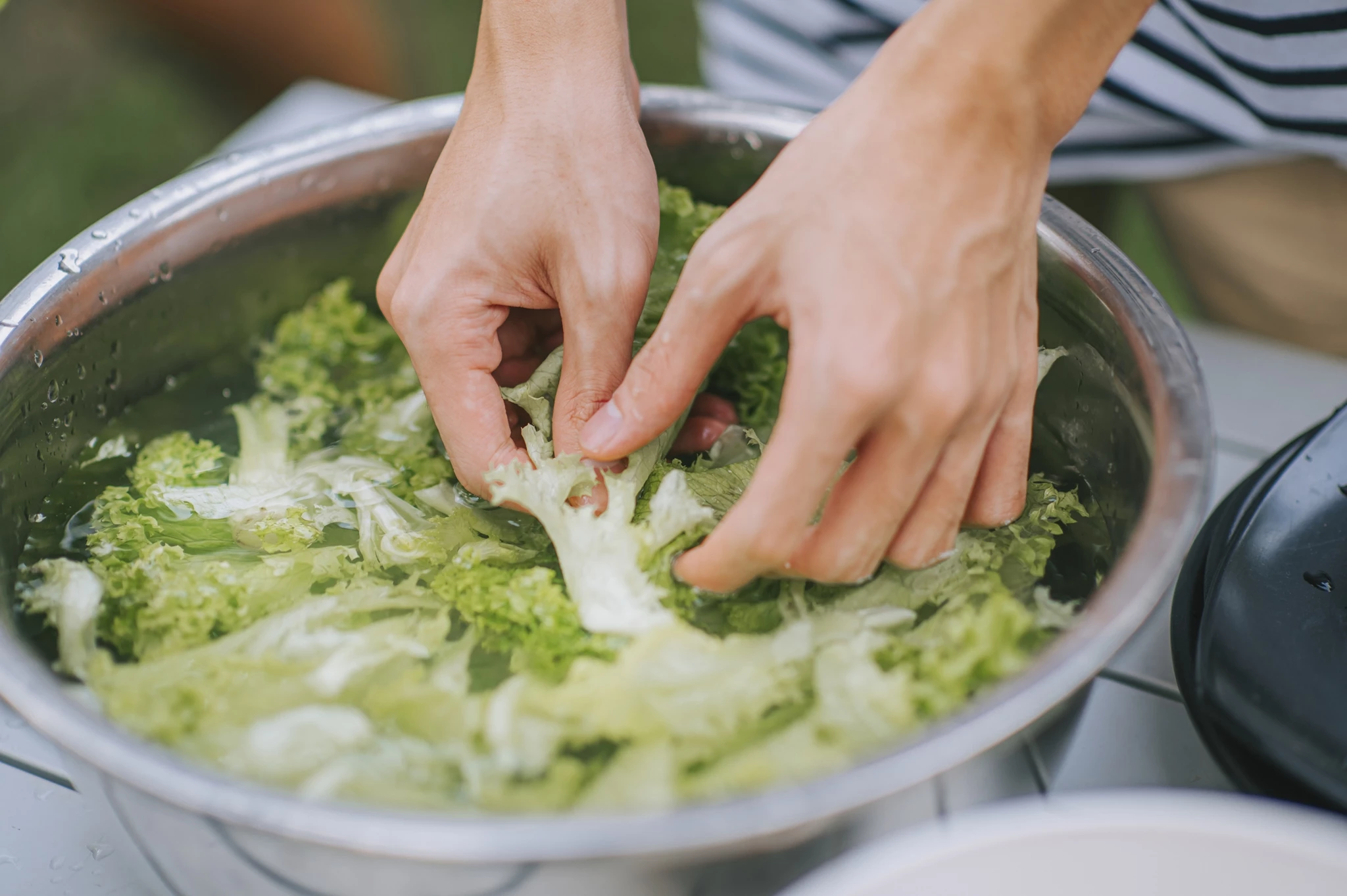 Ξύδι με σόδα για πλύσιμο φρούτων και λαχανικών; Γιατί ΔΕΝ πρέπει να το κάνεις;