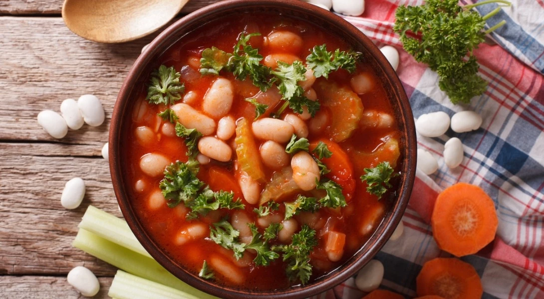 Βαριέσαι τη φασολάδα; Φτιάξε μία τέλεια χειμωνιάτικη σούπα βελουτέ με ρεβίθια - εικόνα 1