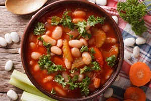 Βαριέσαι τη φασολάδα; Φτιάξε μία τέλεια χειμωνιάτικη σούπα βελουτέ με ρεβίθια - εικόνα 1