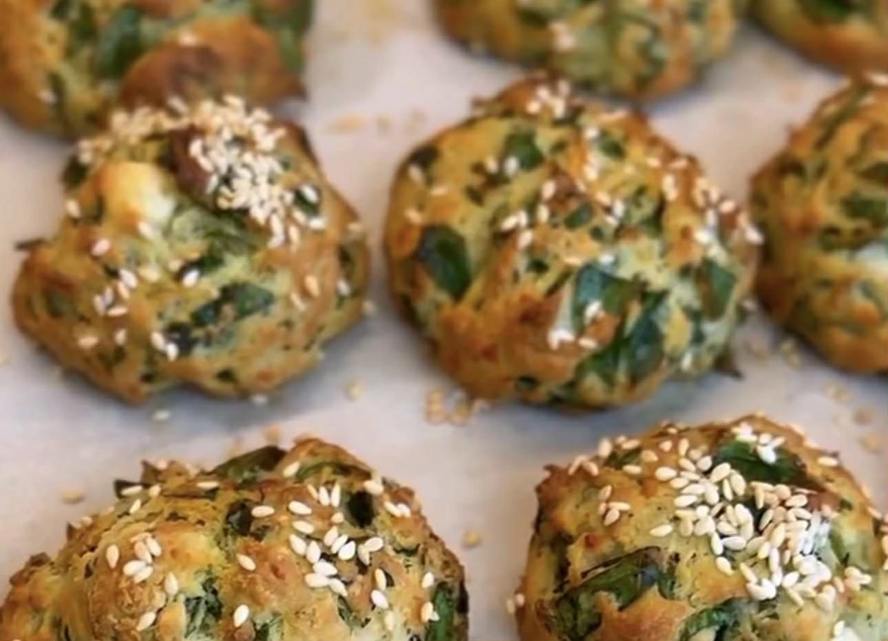 Τα πιο αφράτα σπανακοτυρομπαλάκια - γρήγορα και χωρίς μίξερ