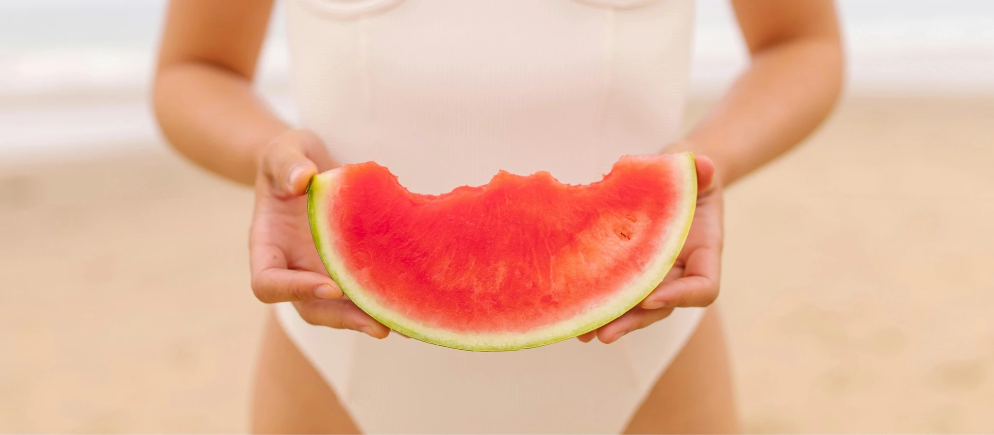 Υγιεινά σνακ για την παραλία: Οι 10 καλύτερες επιλογές για ενέργεια και ενυδάτωση