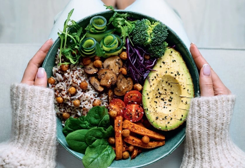 7 τροφές που χαρίζουν φυσική λάμψη στο δέρμα σου – από μέσα προς τα έξω