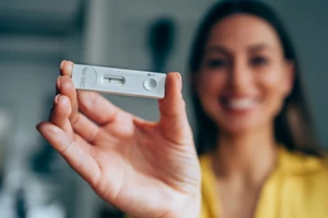 3 φυσικές λύσεις για τα συμπτώματα του κρυολογήματος - εικόνα 1