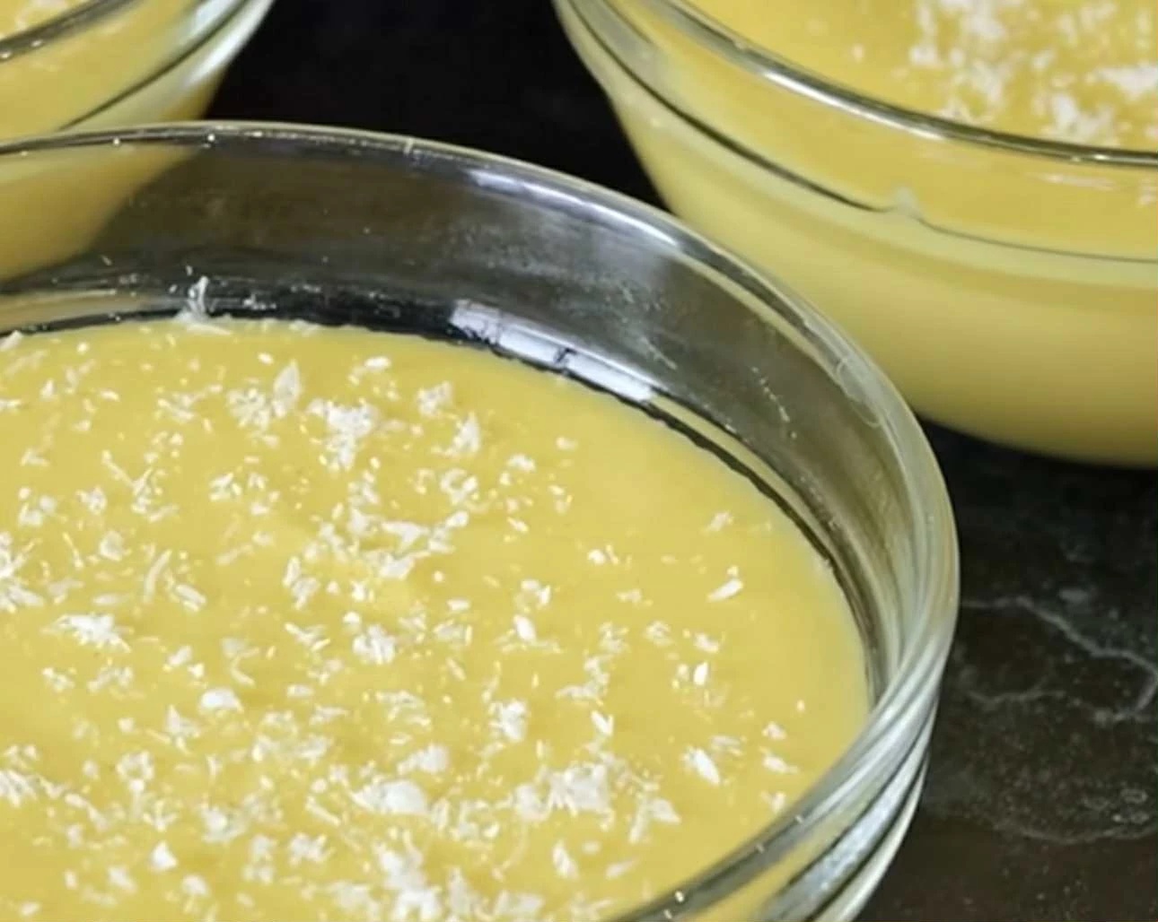 Δροσιστιοκή κρέμα με πεπόνι και γάλα καρύδας: Η πιο καλοκαιρινή εκδοχή επιδόρπιου!