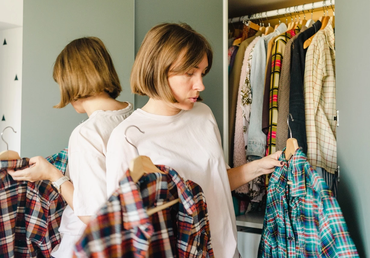 Μικρή ντουλάπα: Το Project 333 θα αλλάξει τον τρόπο που οργανώνεις τα χειμερινά ρούχα