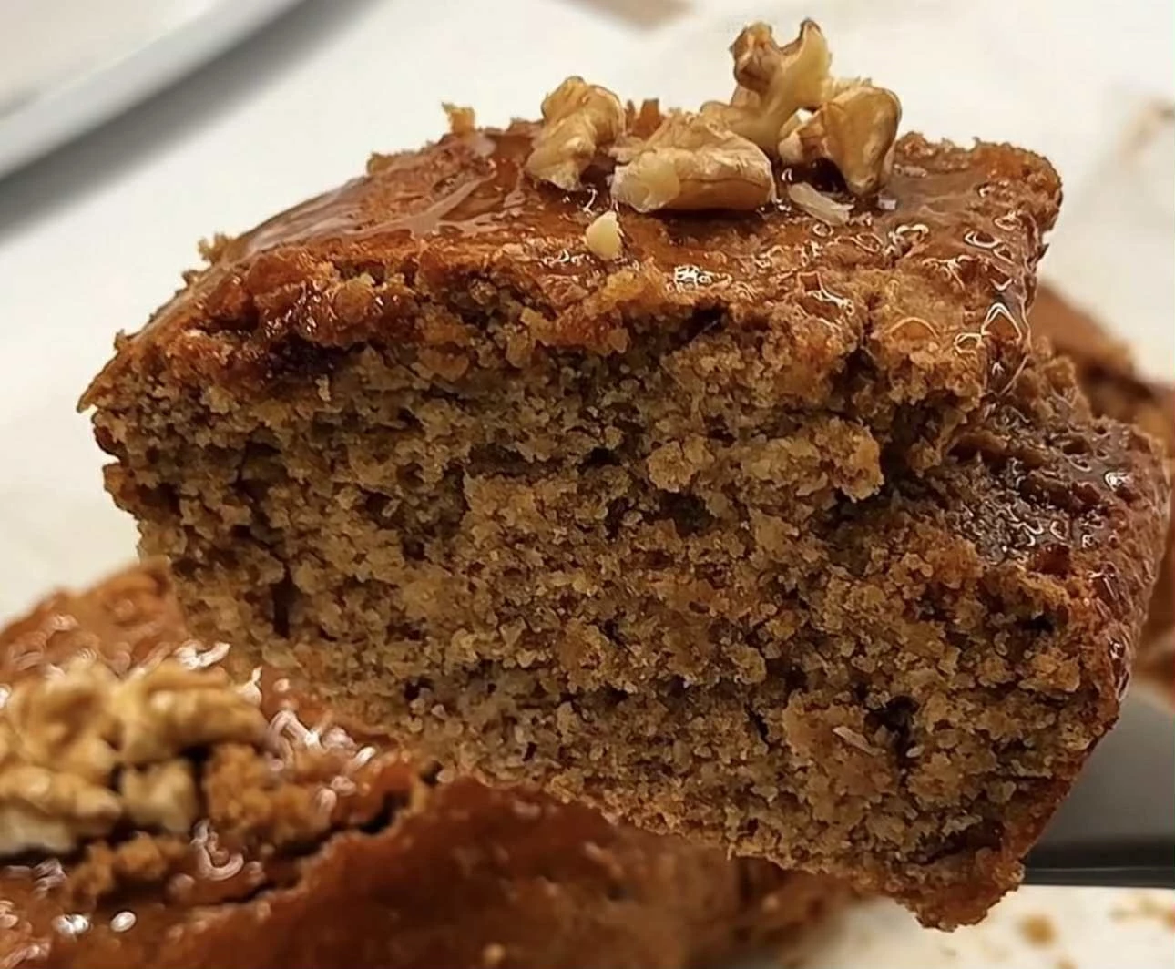 Κέικ μελομακάρονο χωρίς βούτυρο και αλεύρι - η πιο υγιεινή παραλλαγή με ελάχιστες θερμίδες