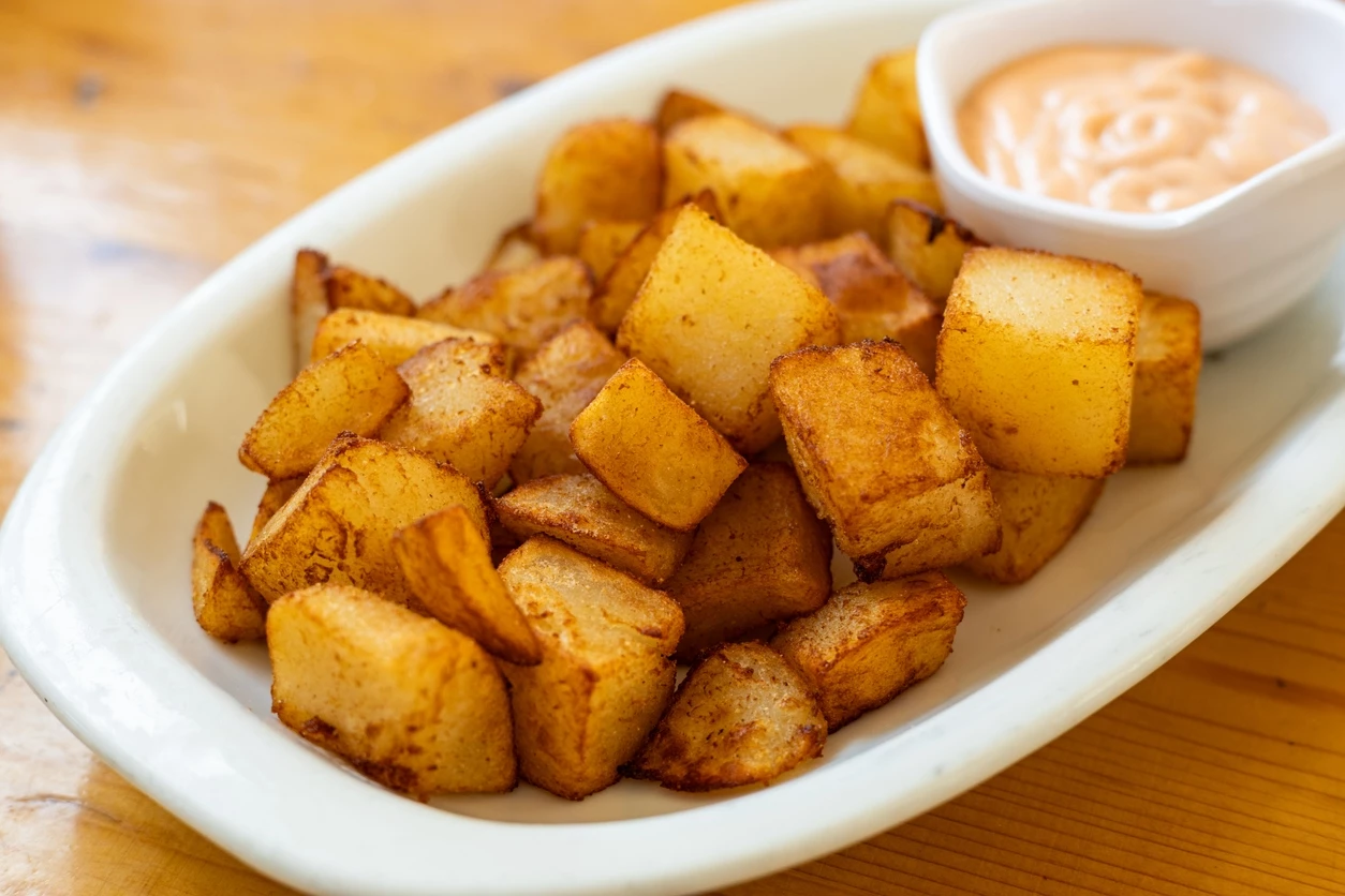 Πατάτες στο γιορτινό τραπέζι: Οι έξυπνοι τρόποι να τις κάνεις πιο light χωρίς να χάσεις γεύση
