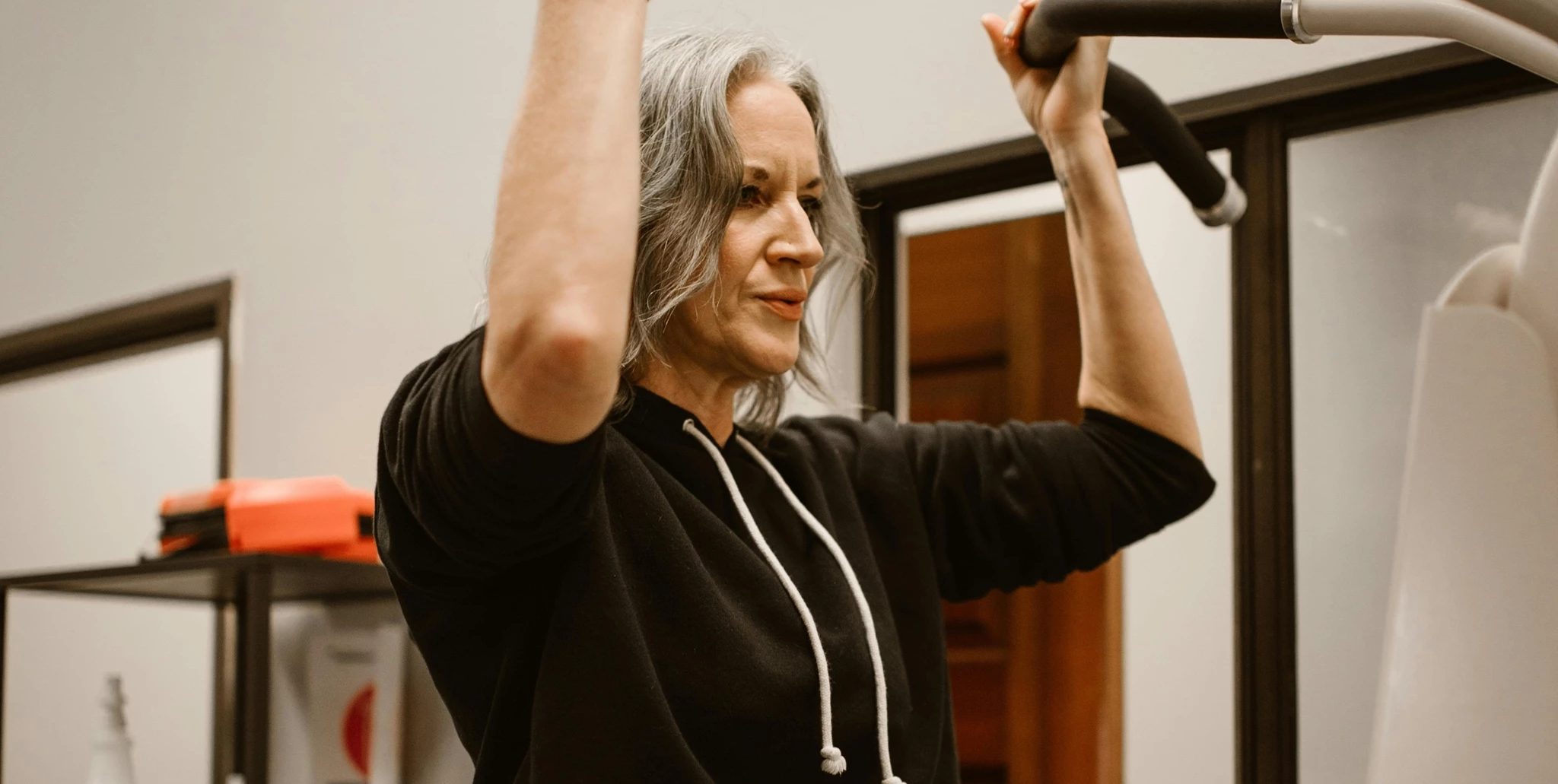 Γυναίκες μετά την εμμηνόπαυση: Το μυστικό για χαμηλότερη πίεση δεν είναι η γυμναστική αλλά κάτι πιο απλό