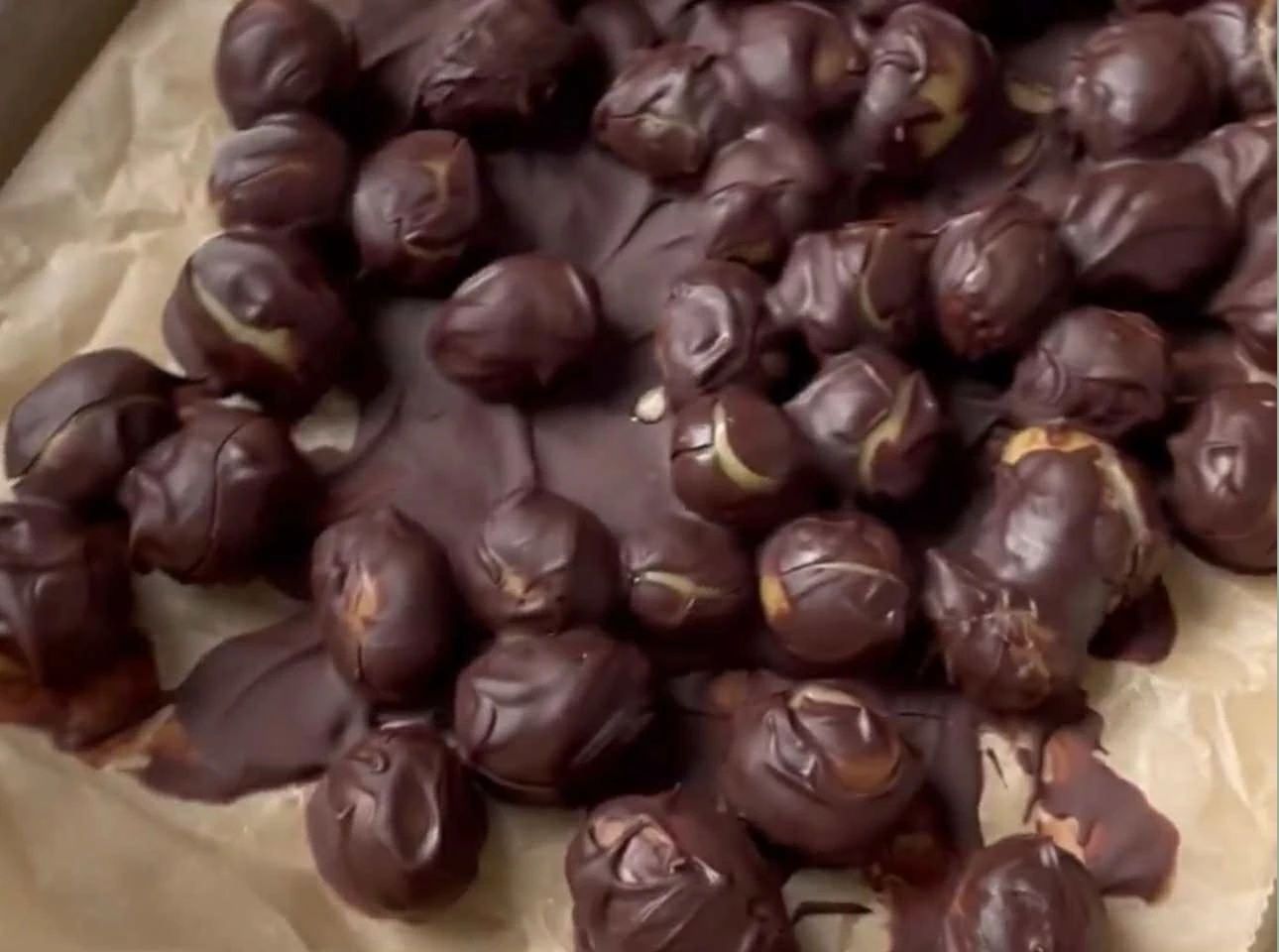 Σπιτική σοκολάτα με σταφύλια - θα χρειαστείς μόνο 2 υλικά!