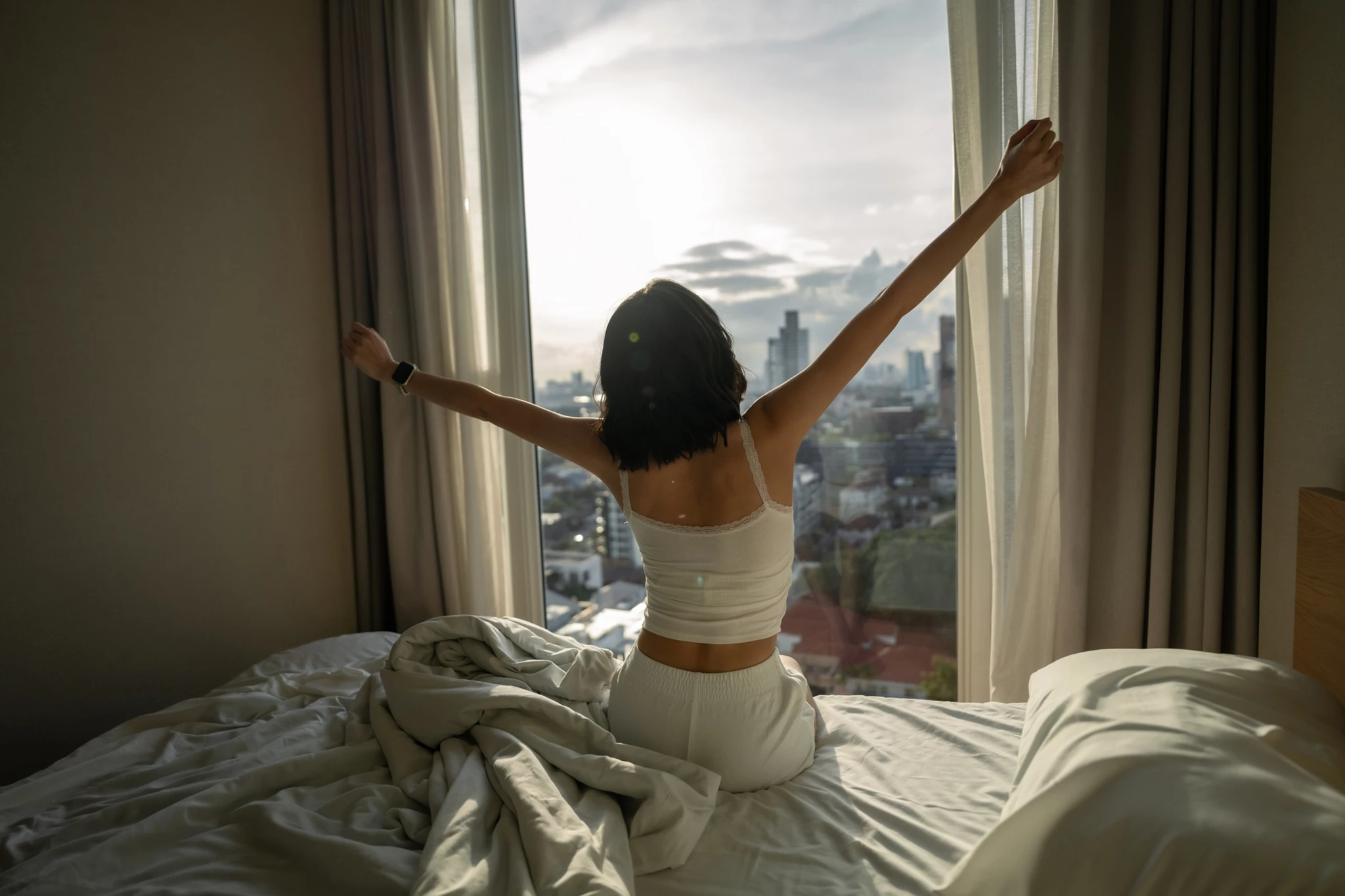 Σε δυσκολεύουν τα πρωινά ξυπνήματα; Το κόλπο για άμεση ενέργεια