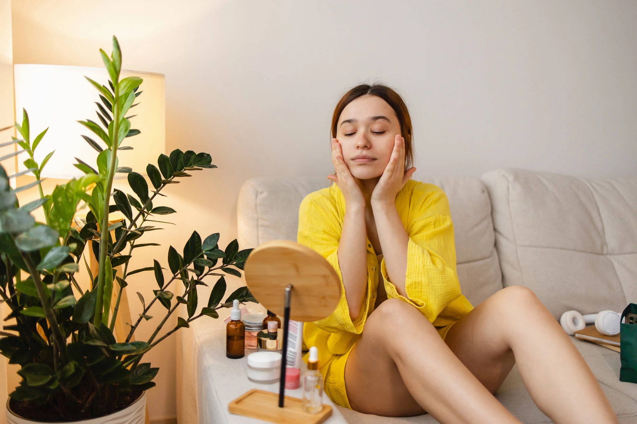 Το skincare trick που θα σε κάνει να ξυπνάς με φυσική λάμψη κάθε πρωί