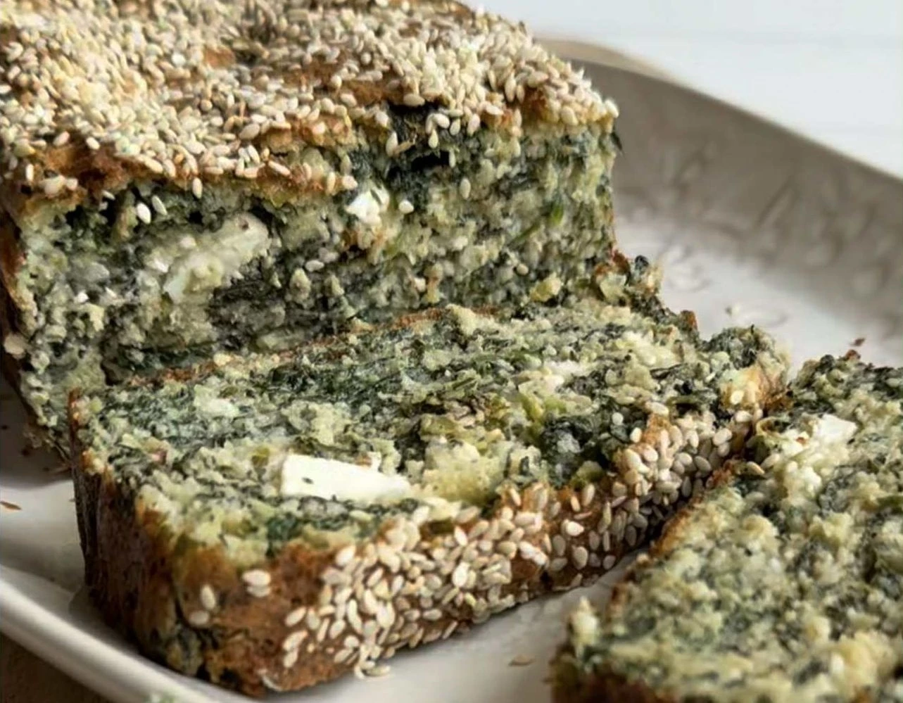Πανεύκολο κέικ σπανακόπιτα - με 10γρ. πρωτεΐνη το καθέ κομμάτι