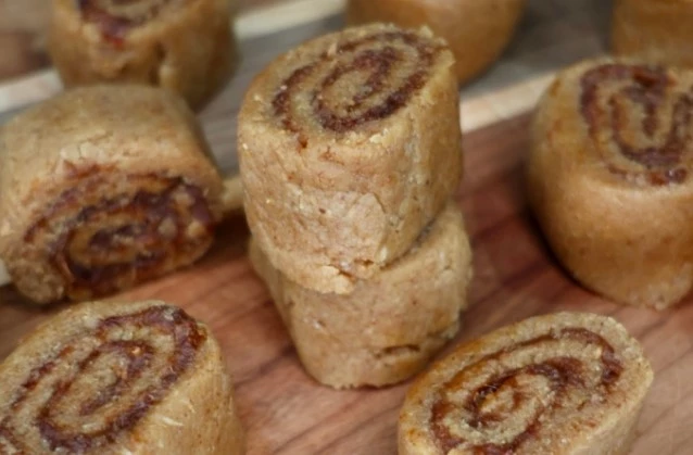 Πεντανόστιμα cinnamon rolls χωρίς ζάχαρη και χωρίς ψήσιμο