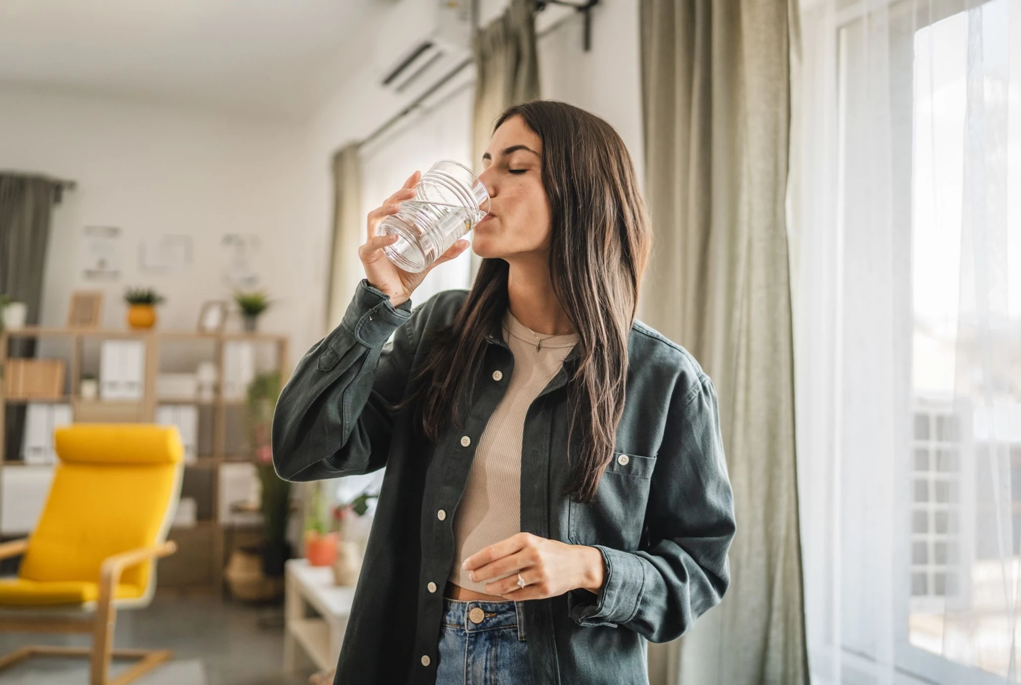 Ζεστό νερό κάθε πρωί: Tελικά βοηθά τον μεταβολισμό σου; - τι δείχνουν οι έρευνες