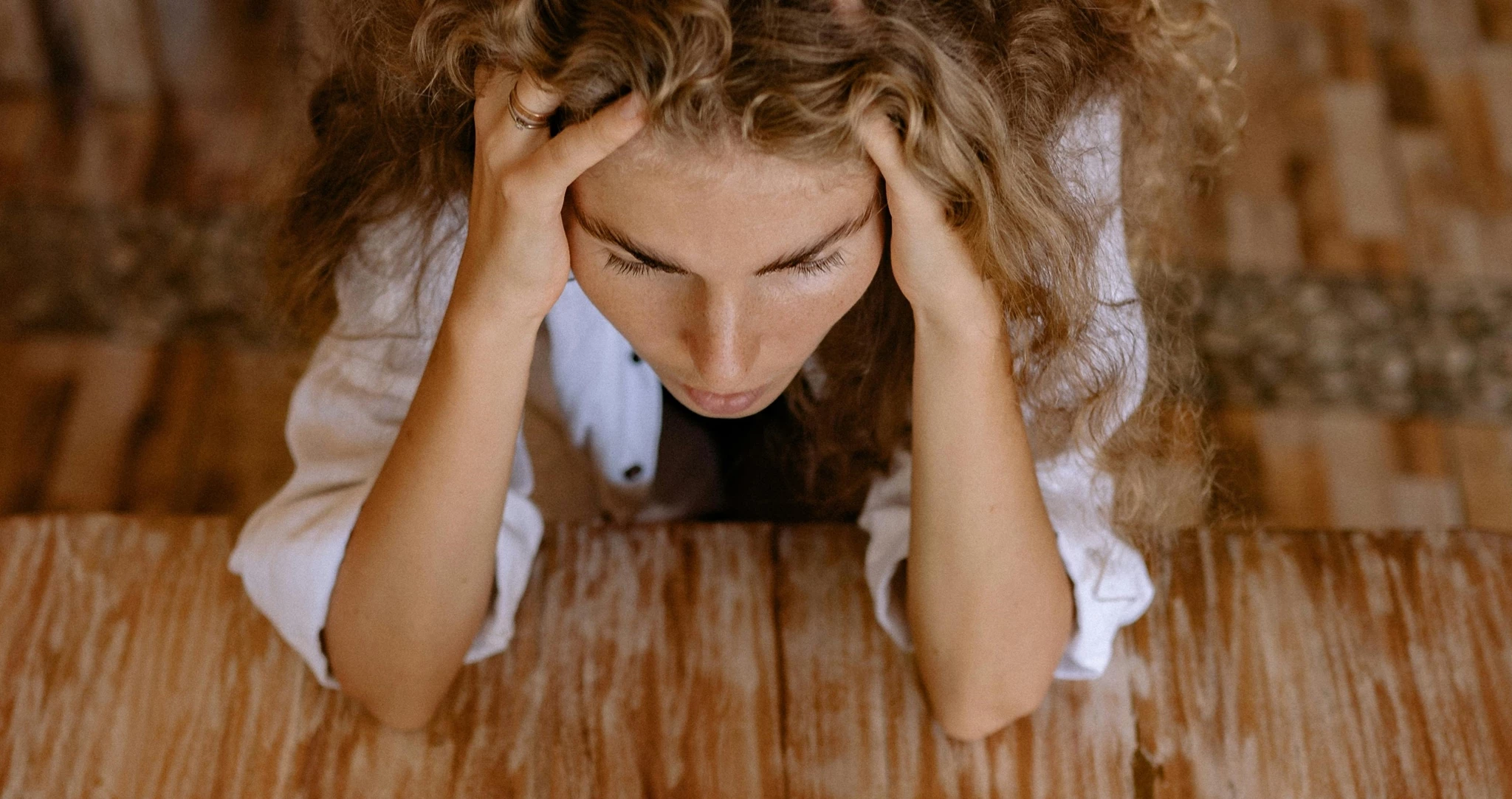 Κόπωση, άγχος, πόνος; Μπορεί να είναι τα πρώτα σημάδια ενός αυτοάνοσου – 15 χρόνια πριν τη διάγνωση