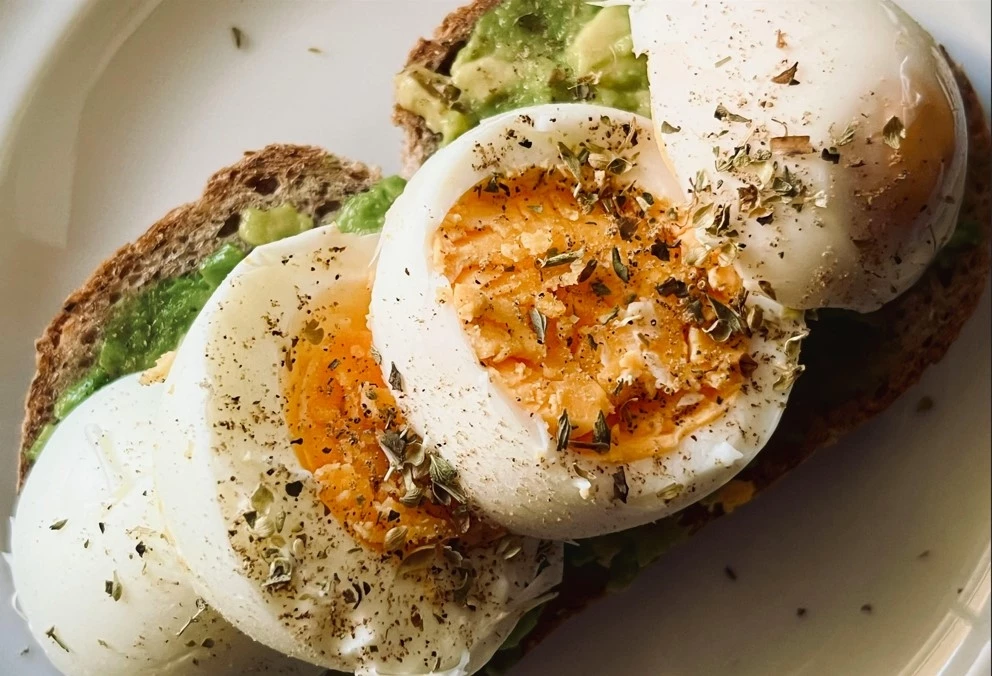 Αδυνάτισμα με αυγά: Τι λένε οι επιστήμονες για τη 