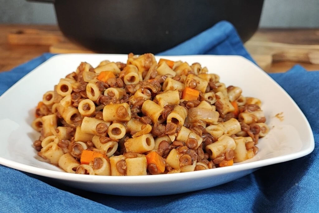 Κοφτό μακαρονάκι με κιμά φακής: Το σπιτικό comfort food (που θα ζητάς ξανά και ξανά)