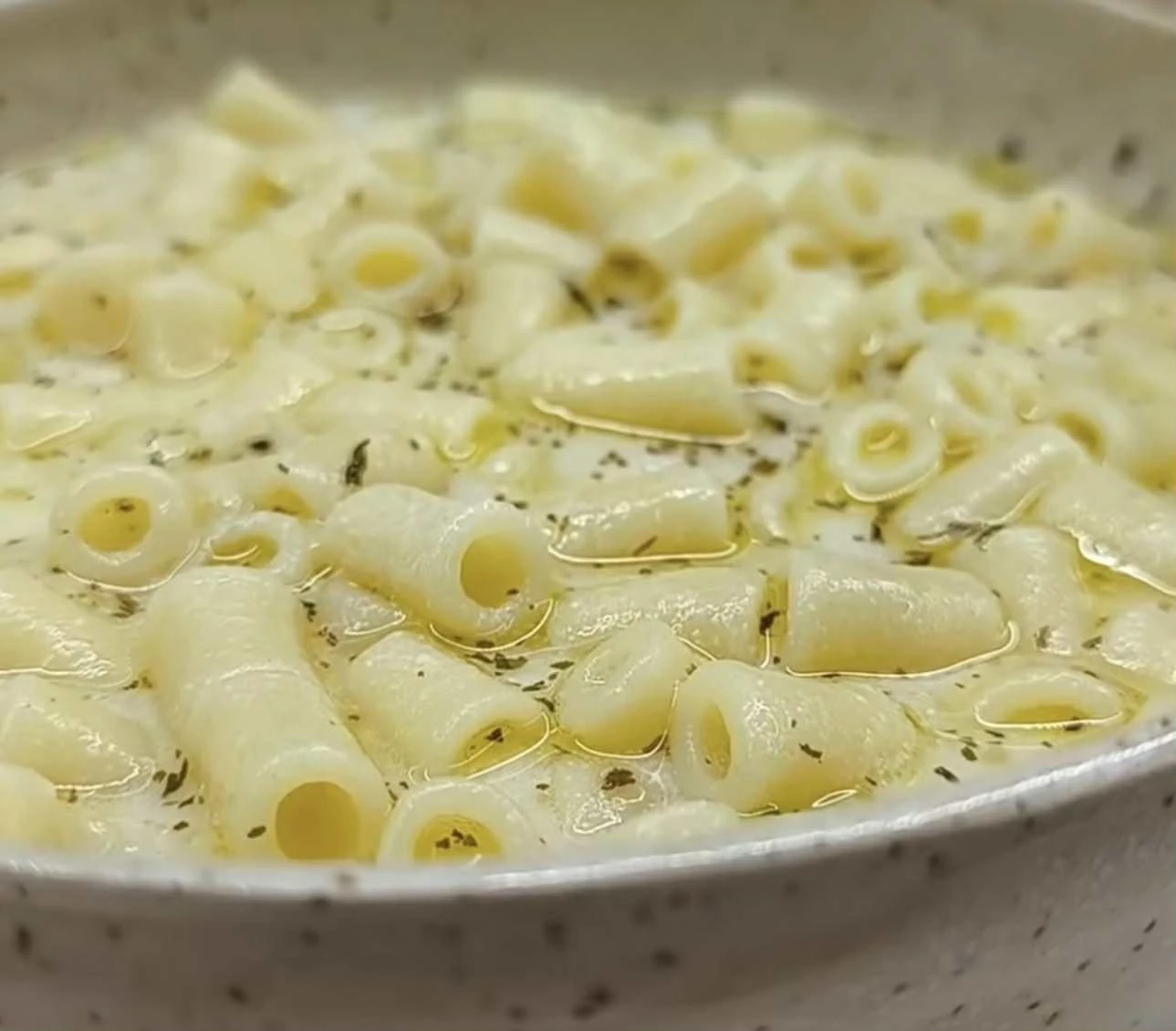 Μαντού: Η ποντιακή συνταγή με κοφτό μακαρονάκι που θα σε ξετρελάνει