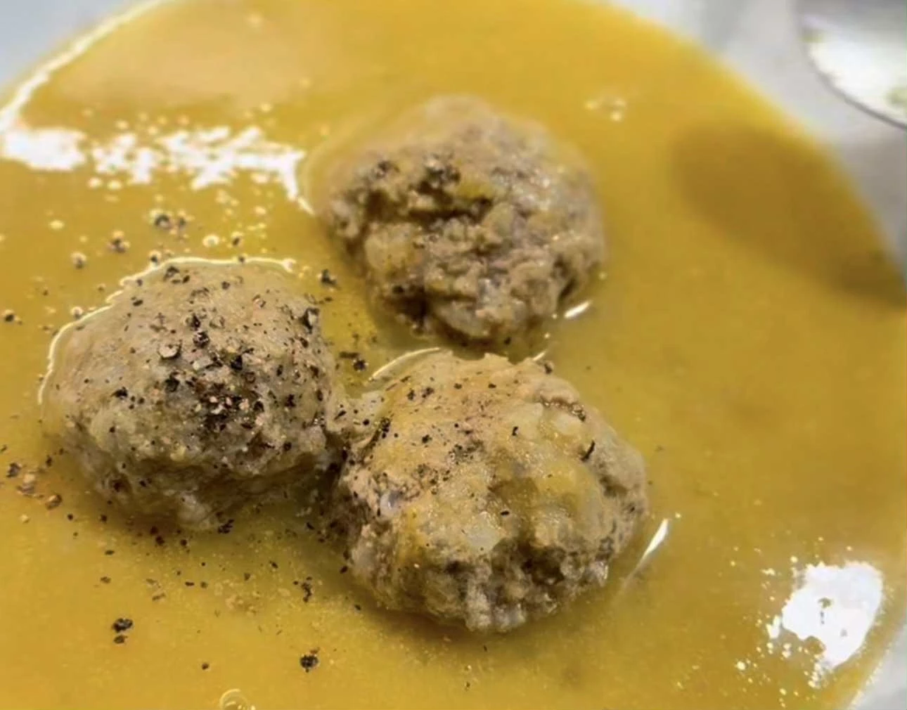 Γουβαρλάκια σε σούπα βελουτέ - η πιο νόστιμη εκδοχή του αγαπημένου φαγητού