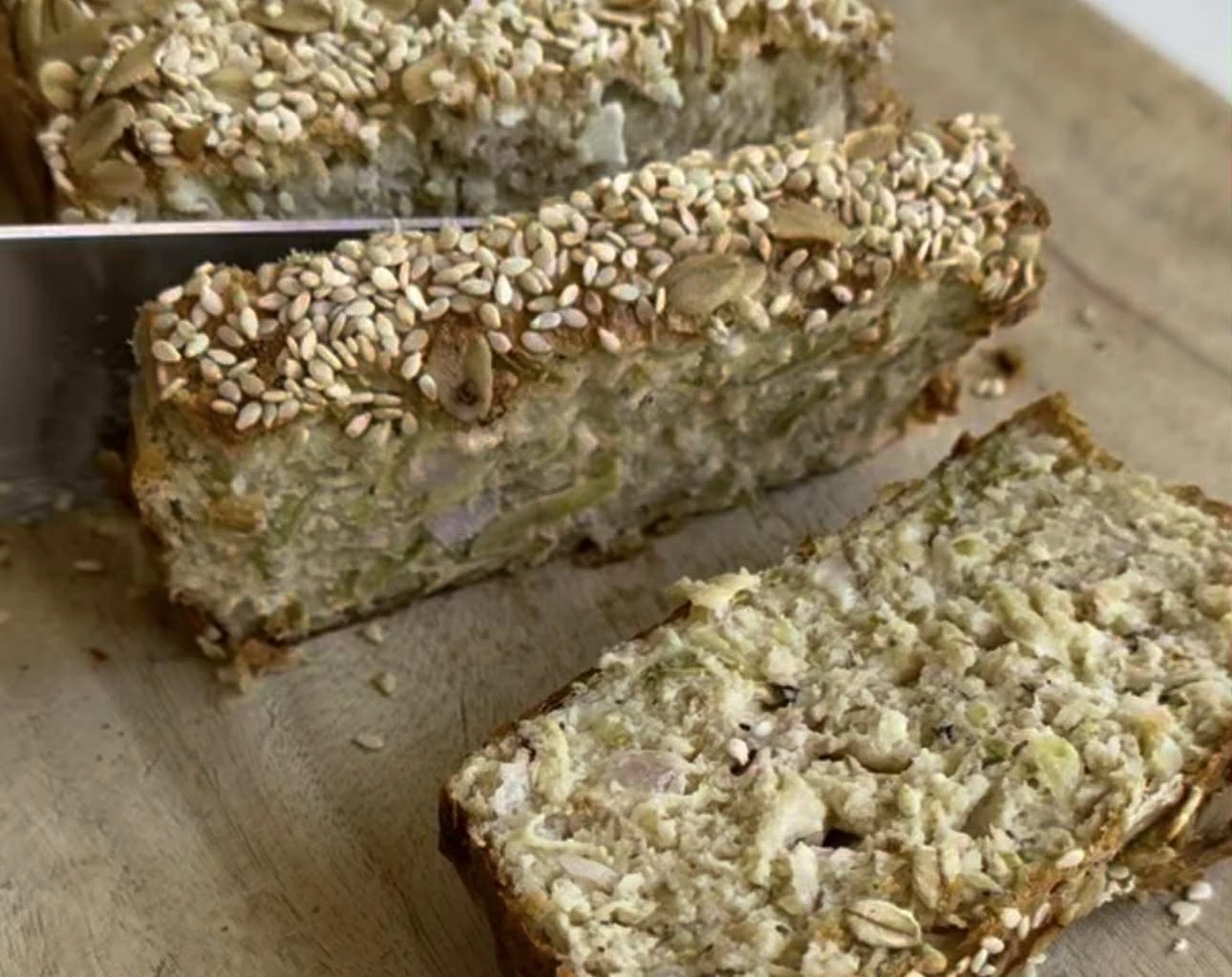 Αλμυρό κέικ με κολοκυθάκια και φέτα - ιδανικό αν έχεις θέμα με το σάκχαρό σου!