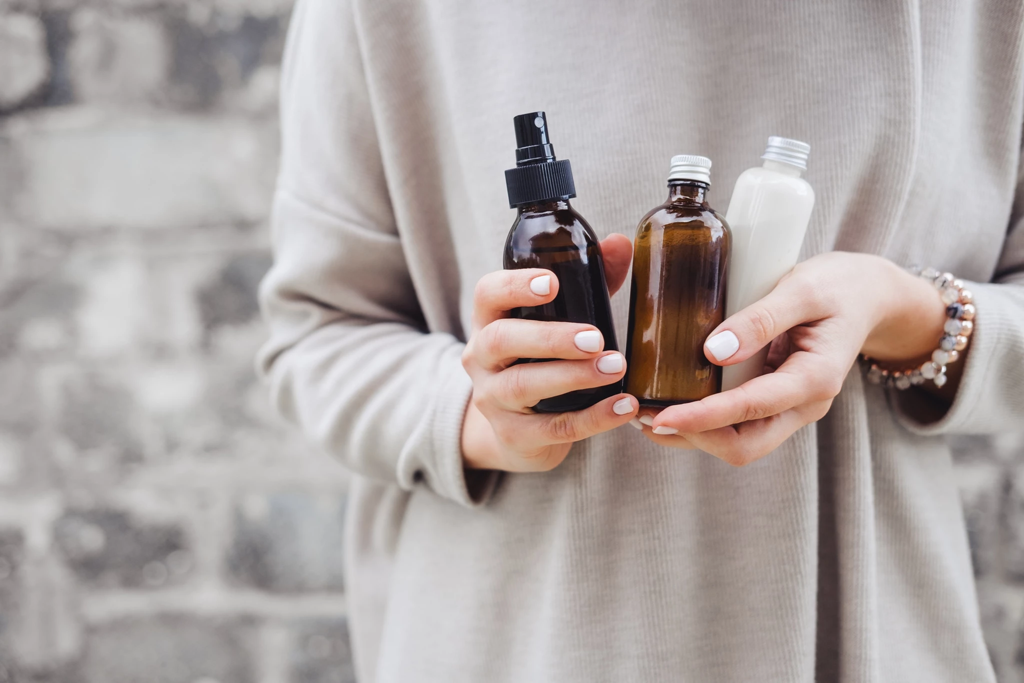 Ξεκαθάρισμα καλλυντικών: 3 προϊόντα περιποίησης που πρέπει να πετάξεις άμεσα