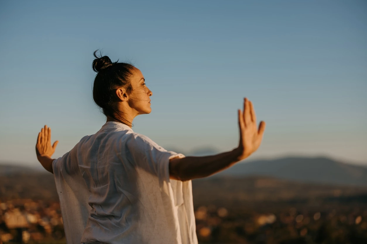Η πιο ήρεμη μορφή άσκησης για το άγχος – χωρίς ιδρώτα, χωρίς πίεση