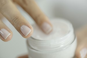 Vanilla girl mani: To πιο classy μανικιούρ της φετινής άνοιξης που ταιριάζει με τα πάντα - εικόνα 2