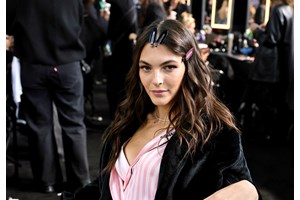 Το ξεχωριστό, πολύ μοντέρνο χτένισμα που μπορείς να κάνεις αν είσαι καλεσμένη σε βάπτιση την άνοιξη - και είναι viral στο TikTok - εικόνα 2