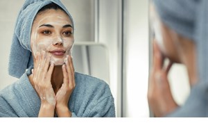 Τα πιο ενυδατικά καθαριστικά προσώπου για ξηρές και αφυδατωμένες επιδερμίδες - εικόνα 2