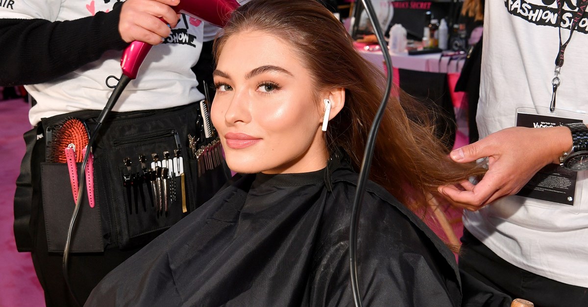 Τα beauty essentials των διακοπών του Πάσχα: Ποια 5 καλλυντικά χρειάζεσαι οπωσδήποτε στο νεσεσέρ σου - εικόνα 2