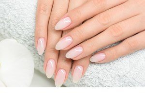 Easter vibes: 3 μοντέρνα χτενίσματα για τις διακοπές που θα δώσουν στιλ στα μαλλιά σου - εικόνα 1