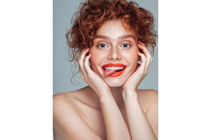 Glossy Sticks: η νέα μανία για super γυαλιστερά χείλη - εικόνα 1