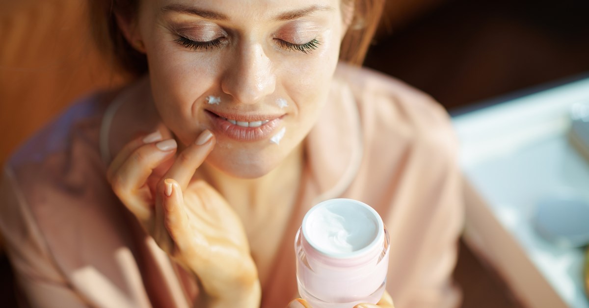 Strawberry Skin: Tι είναι το δέρμα φράουλα και πώς θα το αντιμετωπίσεις - εικόνα 1