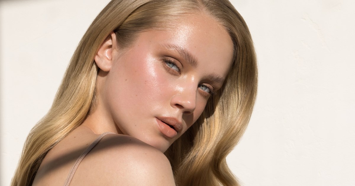 Summer Glow: Πώς θα διατηρήσεις τη λαμπερή σου επιδερμίδα το καλοκαίρι - εικόνα 1