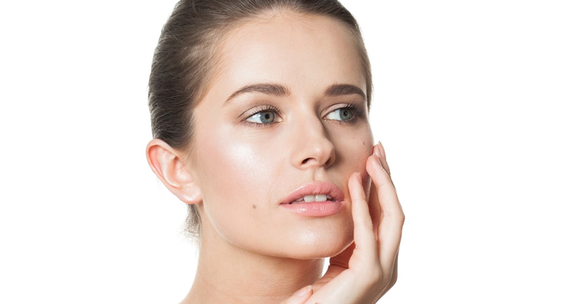 Η SOS κίνηση που θα εμποδίσει τα χείλη σου να ξεφλουδίσουν από το κρύο - εικόνα 1