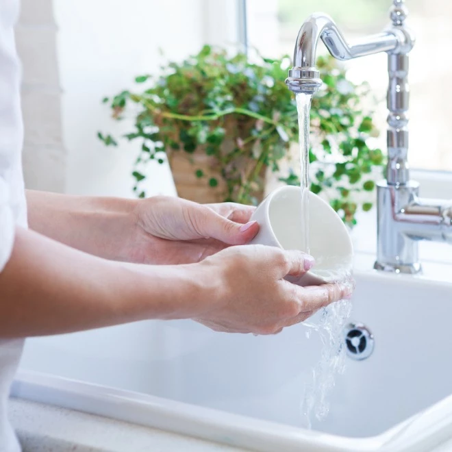 Γιατί μουλιάζουν τα δάχτυλά σου όταν μένεις πολλή ώρα στο νερό; - εικόνα 1