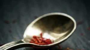 Έρευνα: Πώς το σαφράν μπορεί να βοηθήσει στη μείωση των συμπτωμάτων της περιεμμηνόπαυσης - εικόνα 2